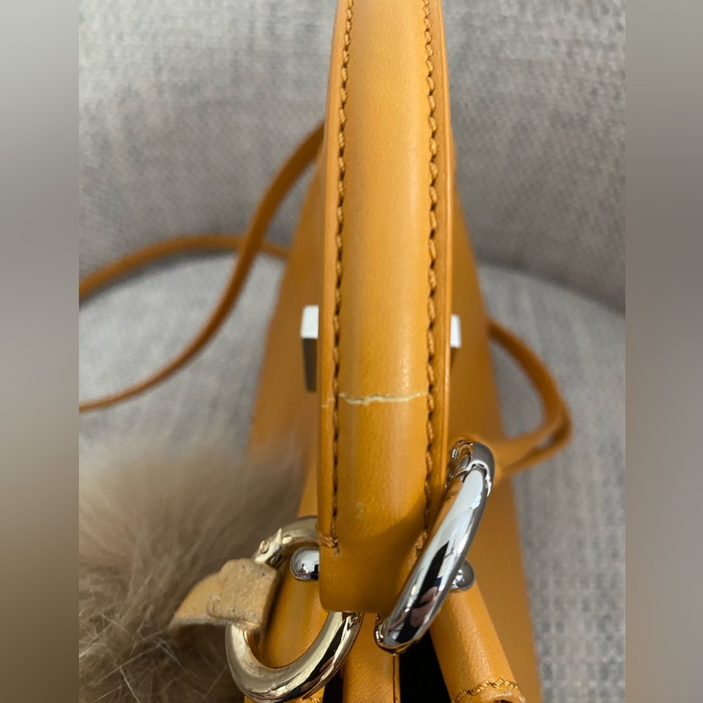 Fendi peekaboo bag Nappa soft Leather. Comes with Certified authentication. - Picture 13 of 16